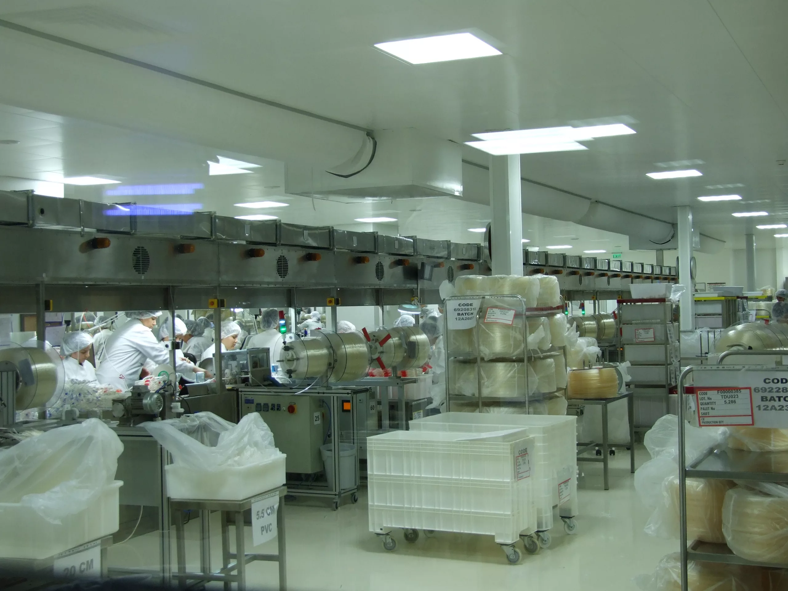 White, industrial ducts installed inside Novamed pharmaceutical factory, TR